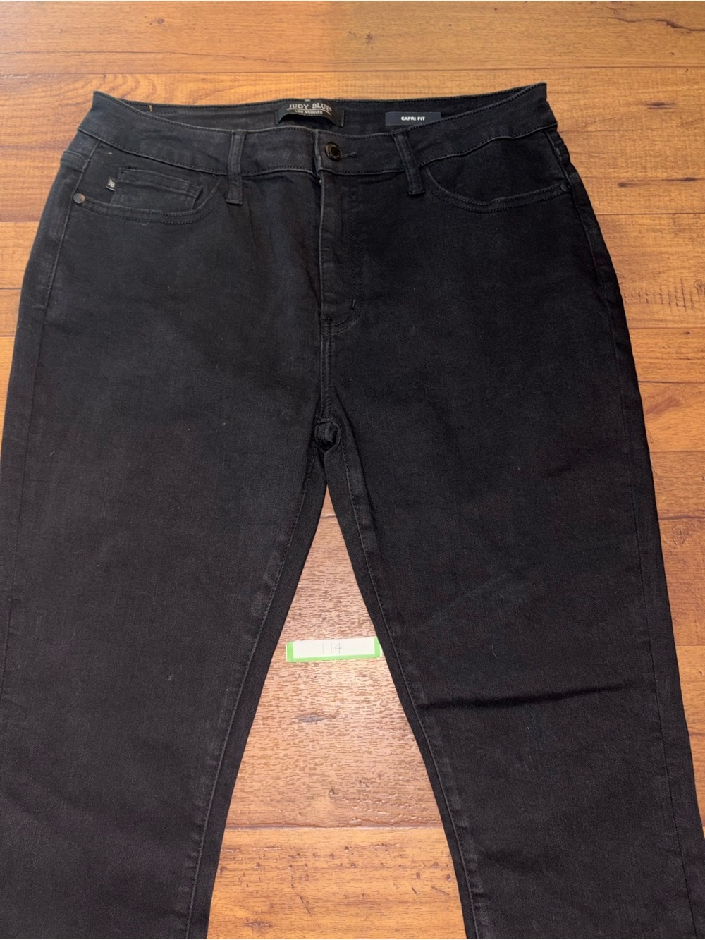 Judy Blue Black Capri Jeans
Size 13 / 31